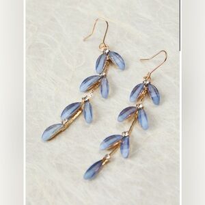 Arula Resin leaf dangle earring
